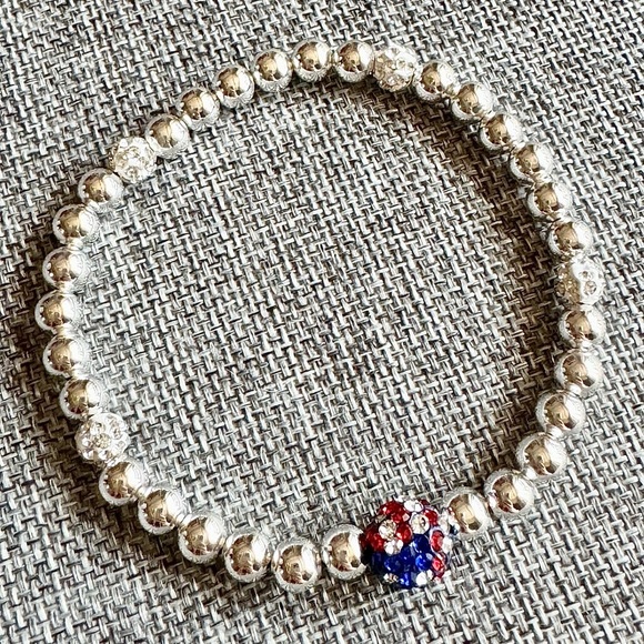 New 8" Patriotic America USA Flag Shimmer Crystal Beaded Stretch Bracelet - Picture 4 of 4